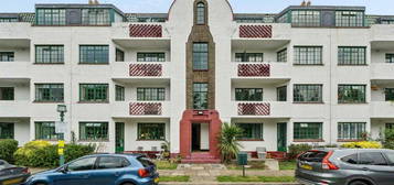 3 bedroom flat for sale