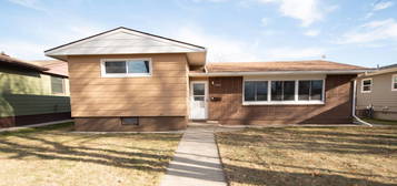 1607 Pine Dr, Havre, MT 59501