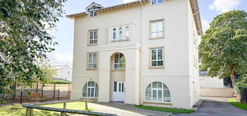 Flat to rent in The Park, Leckhampton, Cheltenham GL50