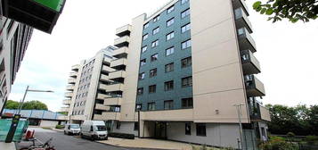 Flat to rent in Kingfisher Heights, Waterside Way, Tottenham Hale N17