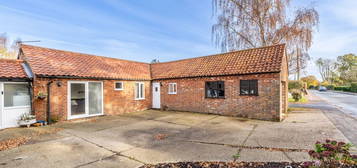 Semi-detached bungalow to rent in Dereham Road, Mattishall NR20