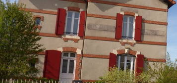 Maison sur terrain constructible de 2200 m², type ancien hôtel-restaurant de Gare début 1900