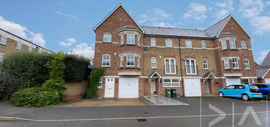 4 bed semi-detached house to rent