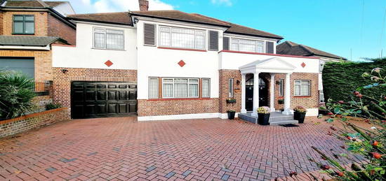 Detached house for sale in Prince George Avenue, Southgate/Oakwood N14