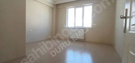 TOMBAKZEDE CADDESİNDE KİRALIK 2+1 DAİRE