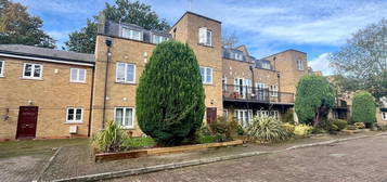 Flat for sale in High Street, London N14