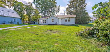 613 W  6th St, Bicknell, IN 47512