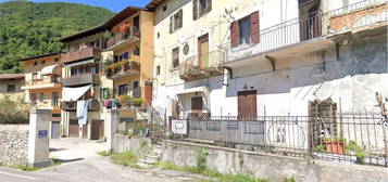 Trilocale in Via Croce d'Arrigo 9