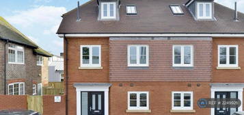 3 bedroom semi-detached house