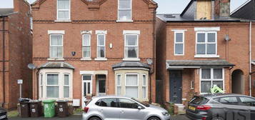 5 bedroom semi-detached house to rent