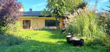 Renovierungsbedürftiger Bungalow mit Traumgarten