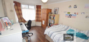 3 bed flat to rent