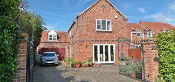 5 bedroom detached house