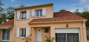 Maison familiale avec grand terrain à Sainte-Colombe