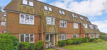 Flat to rent in Wood Road, Hindhead GU26