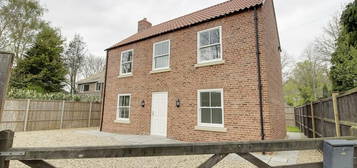 4 bedroom detached house