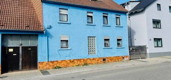 Sanierungsbedürftiges Einfamilienhaus in zentraler Lage von Oberhausen