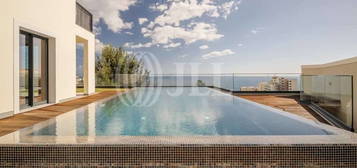 Moradia T3 com piscina e vista mar, no Funchal, Madeira