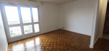 94200 IVRY APPARTEMENT 2 PIECES AVEC 43.85 m² AVEC CAVE ET PARKI