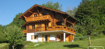 Un magnifique chalet spacieux avec une vue dégagée imprenable