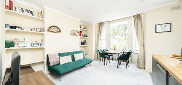 Flat to rent in Brondesbury Villas, London NW6