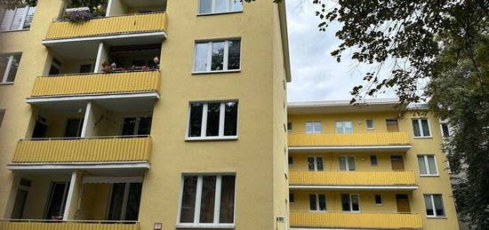 Helle Wohnung mit Balkon, nahe dem Volkspark Schönholzer Heide ***Laminat***Wannenbad****