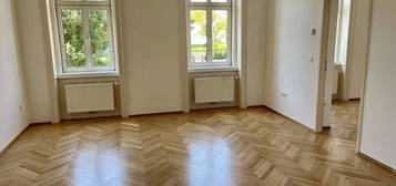 Charmantes Wohnen im Altbau! Hohe Warte - 50 Meter neben dem Setagayapark. Gute Anbindung! Saniertes Altbau-Zinshaus.