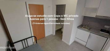 Aluga-se estudio com copa e WC privado  (apartamento partilhado)