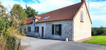 Charmante maison en pierre avec vue imprenable sur des prairies