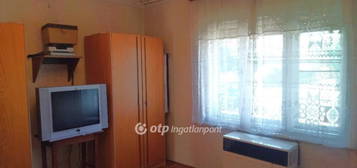 Eladó családi ház, Dombóváron 20.5 M Ft, 2 szobás