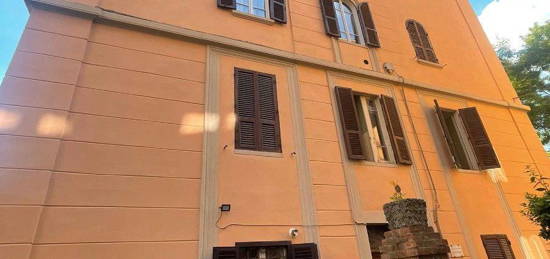 Appartamento in Borgo XX Giugno in palazzo liberty
