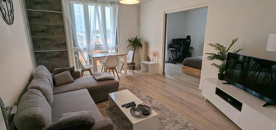 Triplex  à louer, 2 pièces, 1 chambre, 52 m²