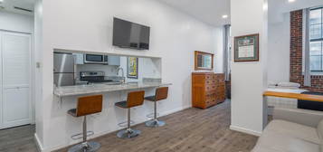 315 New St Apt 213, Philadelphia, PA 19106