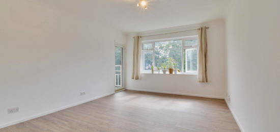 Flat to rent in Stratford Road, Watford, Hertfordshire WD17