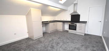 Flat to rent in Leigh Road, Westhoughton, Bolton BL5