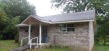 421 Hall St, Wiggins, MS 39577