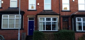 Terraced house to rent in Estcourt Avenue, Headingley, Leeds LS6