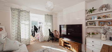 2 bed maisonette to rent