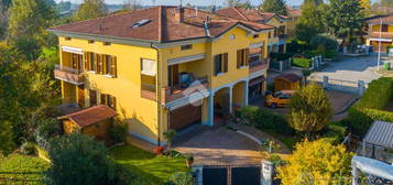 VILLA A SCHIERA D'ANGOLO A FABBRICO