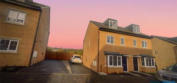 3 bedroom semi-detached house to rent