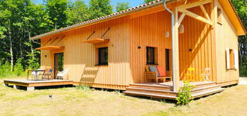 A proximité d'EYMET, MAISON EN DOUGLAS CLAIR de 2023 avec PRESTATIONS ET MATERIAUX de hautes qualités et un PROJET TOURISTIQUE validé (construction de 2 AUTRES CHALETS EN BOIS et d'un GRAND GARAGE (ou 3ème CHALET supplémentaire)) sur parcelle d'environ 17