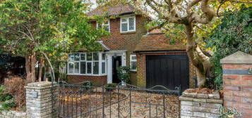 3 bedroom detached house