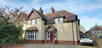 5 bedroom semi-detached house for sale