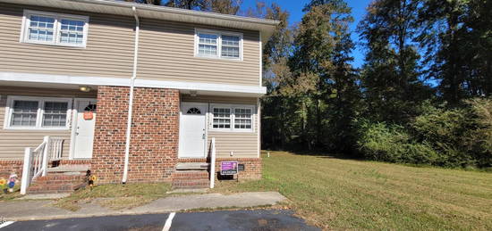 698 W Hamlet St Apt 4, Pinetops, NC 27864