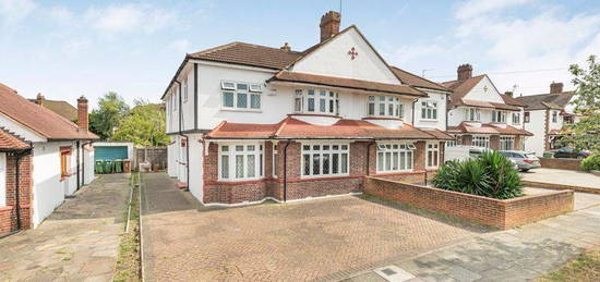 5 bed semi-detached house for sale