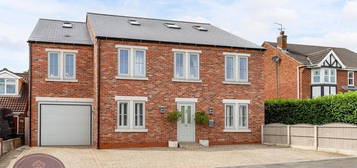 6 bed detached house for sale