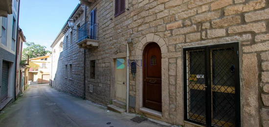 Palazzina terra-cielo in centro Luras