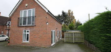 2 bedroom detached house