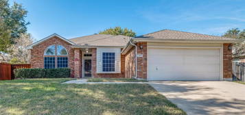 4939 Water Oak Dr, Grand Prairie, TX 75052