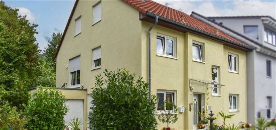 Wohnen im Grünen: Großzügiges Mehr-Generationen-Haus mit Sonnenterrasse und Heimkino